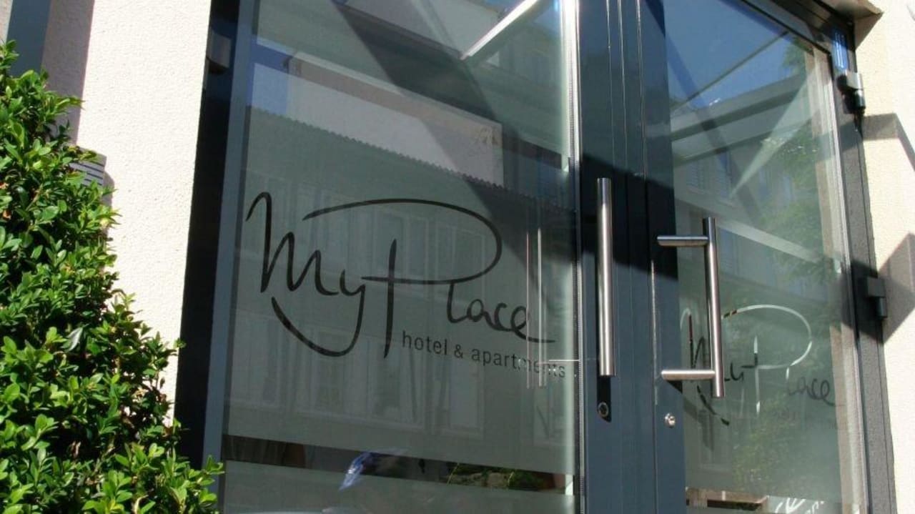 Eingangstür MY PLACE Hotel