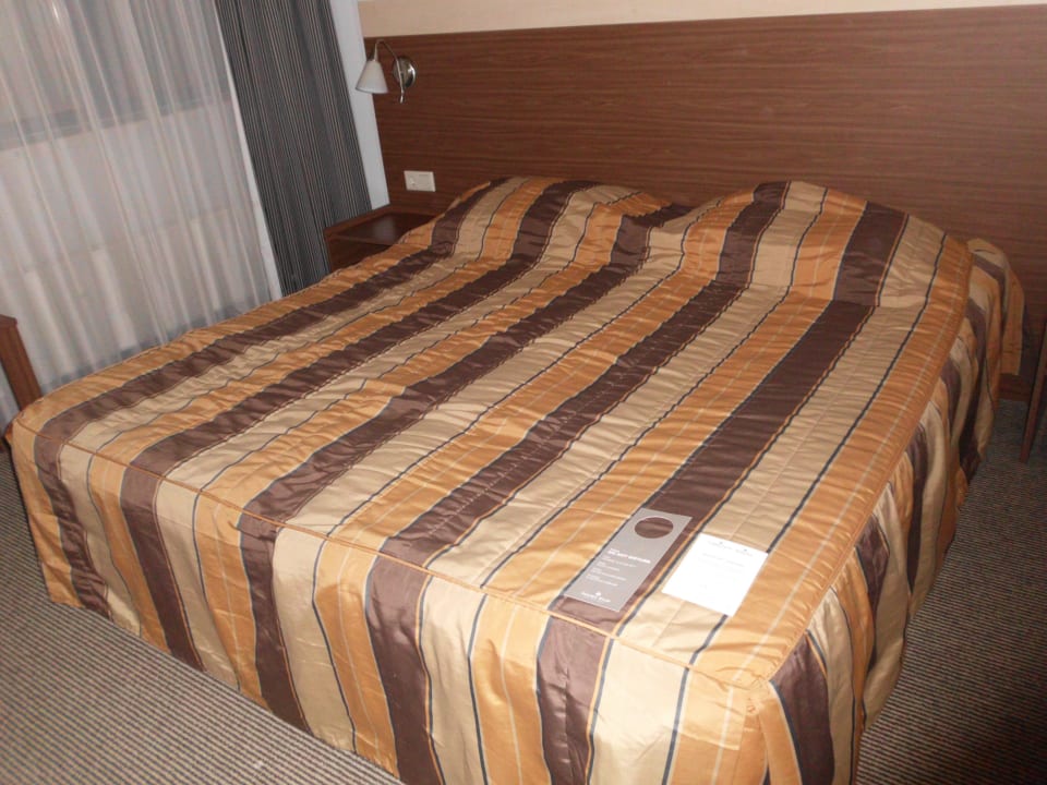 Großes Bett Hotel Tulip Inn Leiden Centre