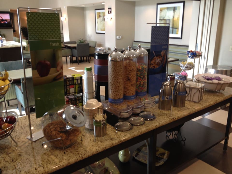 Buffet Hotel Hampton Inn & Suites Manteca