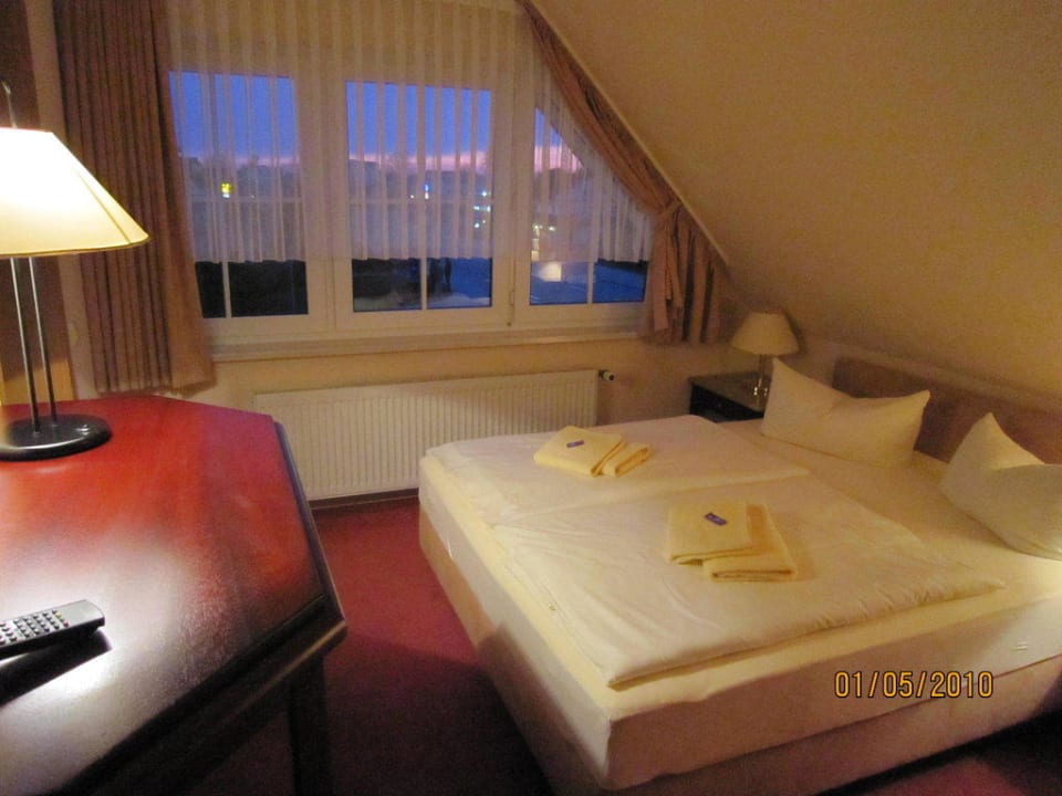 Doppelzimmer Kat.1 altGlowe Hotel Garni