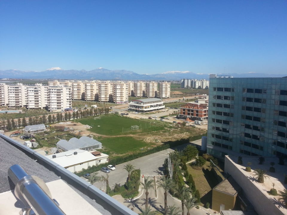 Nach links Landseite Royal Wings Hotel