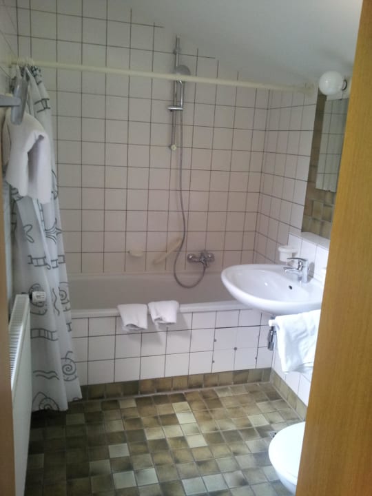 Bad mit Dusche PLAZA INN Recklinghausen