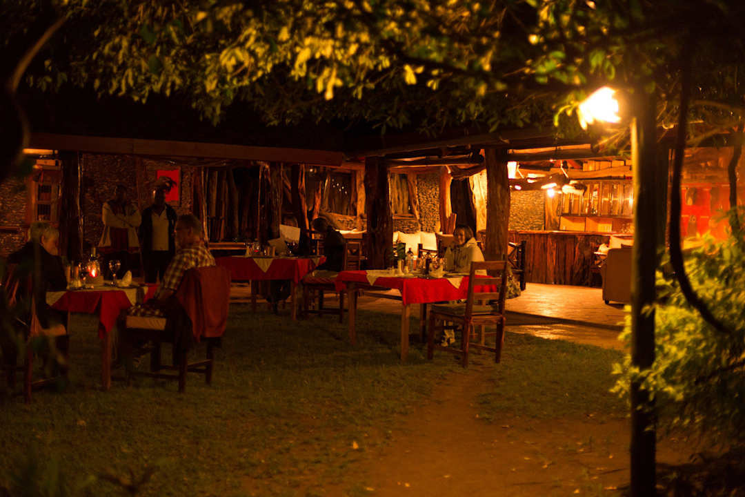 Restaurant am Abend Royal Mara Safari Lodge
