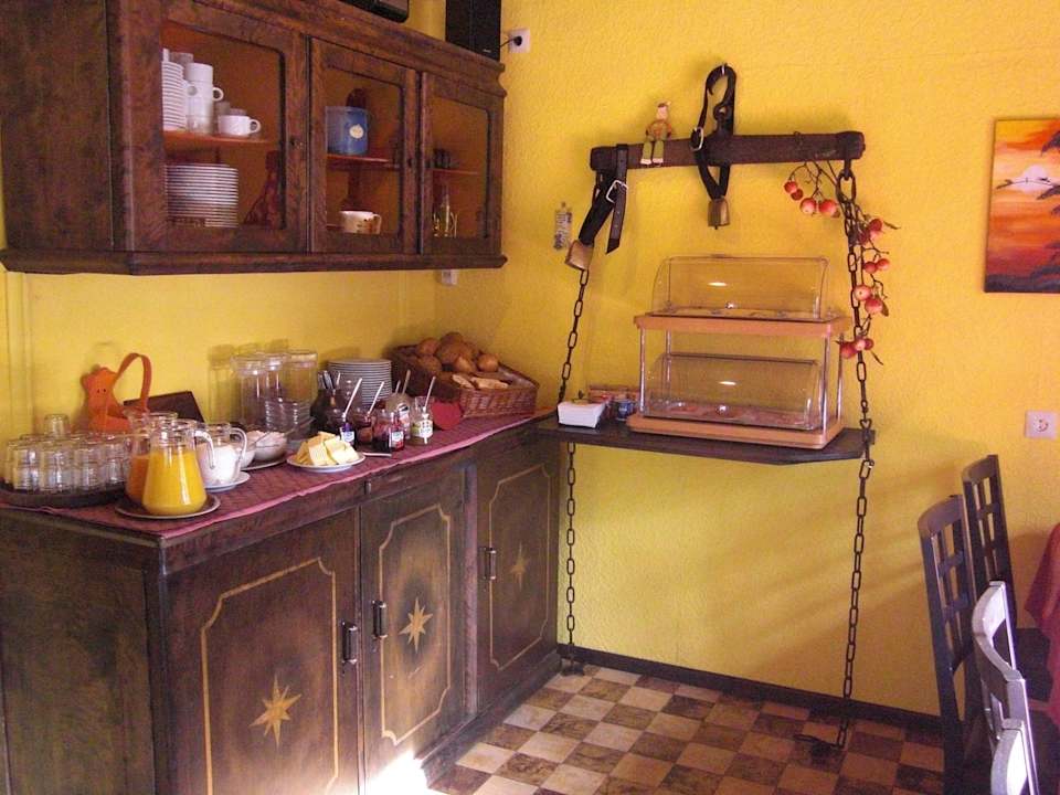 Frühstücksraum / Buffet Landhaus-zum-Sorpetal