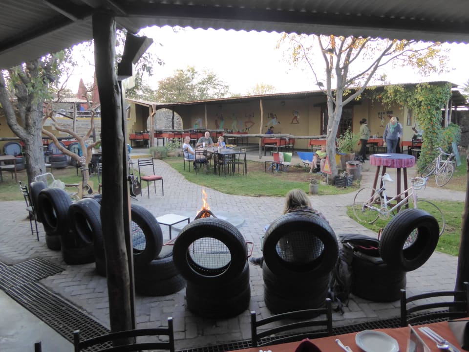 Innenhof Etosha Safari Camp