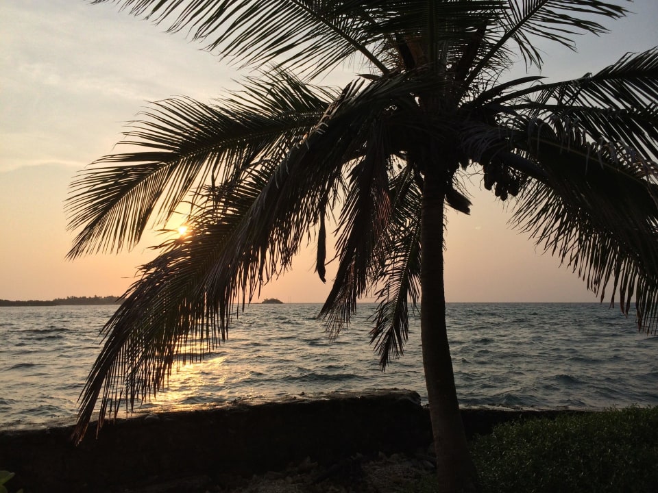 Brandungsseite mit Sonnenuntergang Cinnamon Dhonveli Maldives