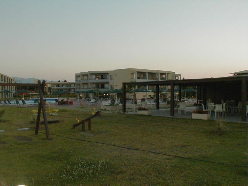 Hotel mit Spielplatz vom Strand Sunprime Platanias Beach