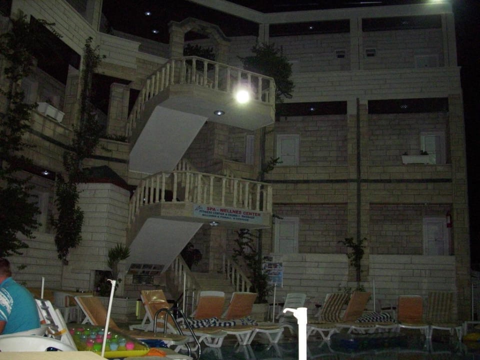 Blick vom Pool zum Hotel Havana Hotel