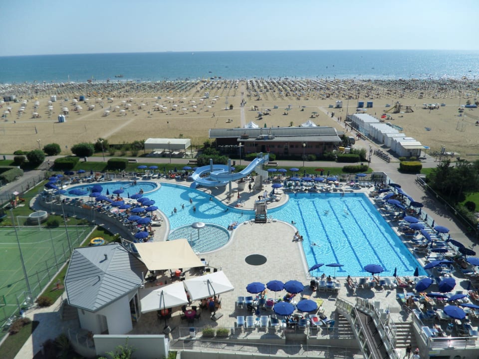 Hotelpool und Strand Lido Bibione