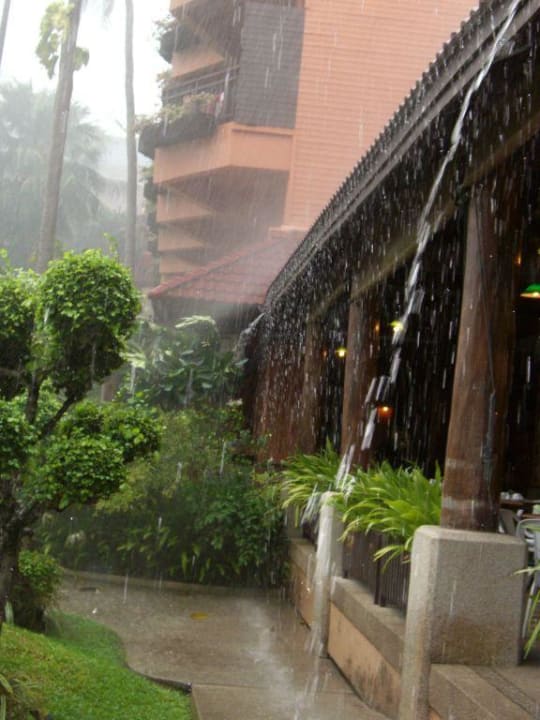 Die Regenzeit beginnt Courtyard by Marriott Phuket, Patong Beach Resort
