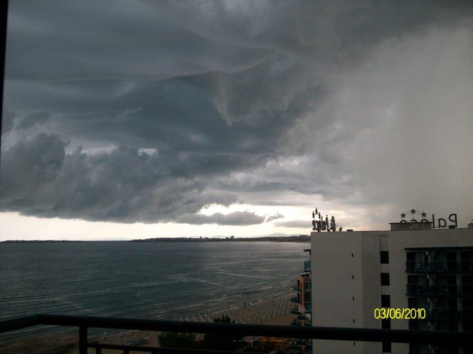 Ein Gewitter naht Sentido Bellevue Beach