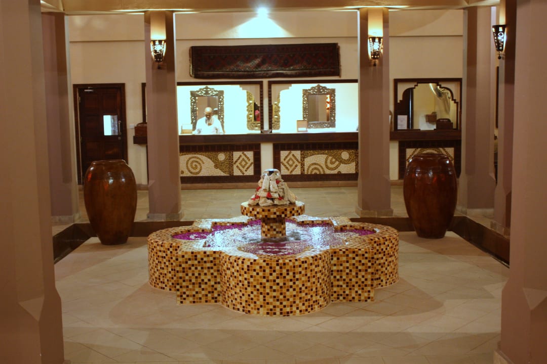 Die Rezeption Neptune Pwani Beach Resort & Spa