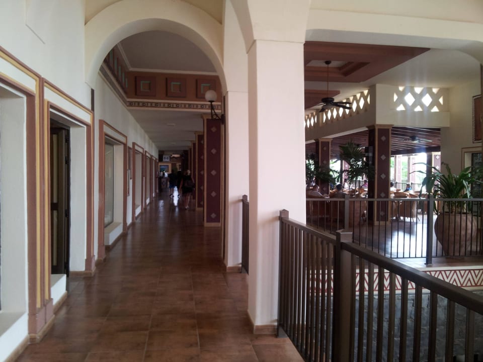 Shoppingmeile Hotel Riu Karamboa