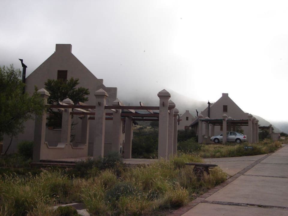 Cottages bei Morgennebel Hotel Karoo National Park Unterkünfte