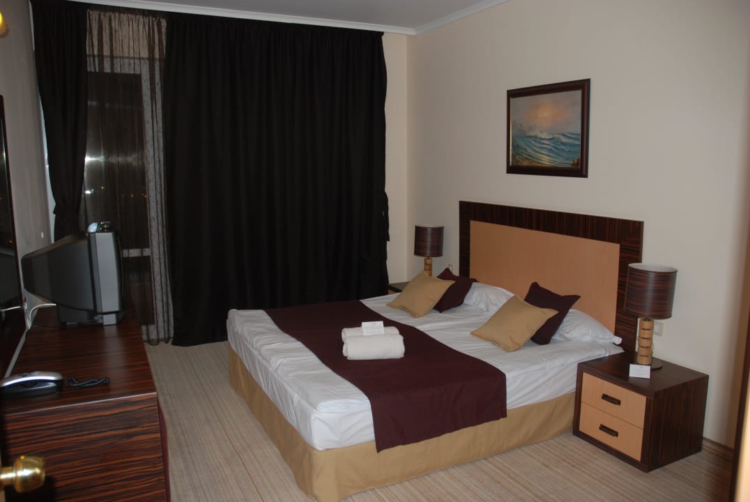 Schlafzimmer mit Doppelbett DIT Majestic Beach Resort