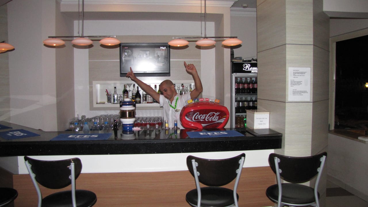 Murat in seiner Bar Remi Hotel
