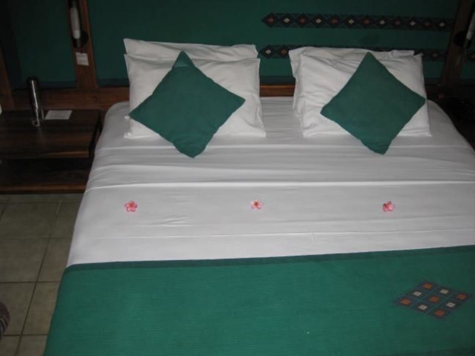 Bett am ersten Tag Mermaid Hotel & Club
