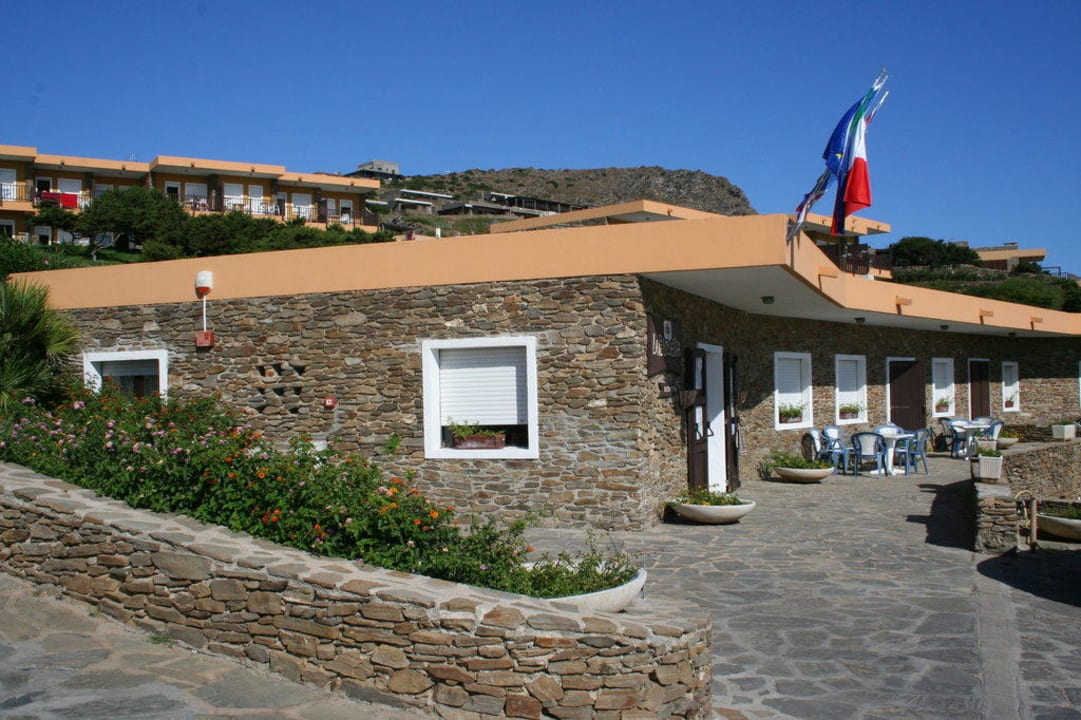 Außenansicht des Hotels La Pelosetta Residence Hotel