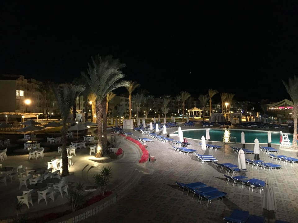 Ausblick vom Hauptgebäude/Rezeption bei Nacht Pickalbatros Dana Beach Resort - Hurghada