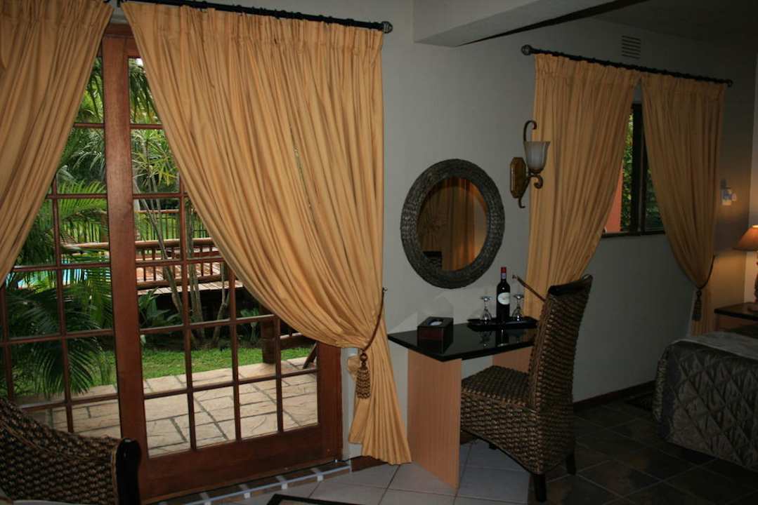 Schreibtisch, Ausgang zur Terrasse Guesthouse Elephant Coast