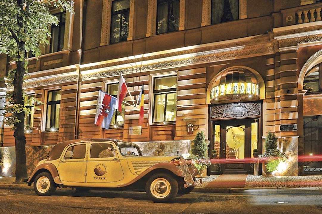 Hotel z zewnątrz Hotel Bohema