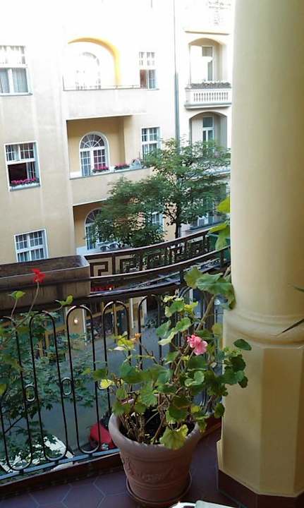 Ausblick auf die ruhige Wielandstrasse Hotel Midi Inn City West am Kurfüstendamm