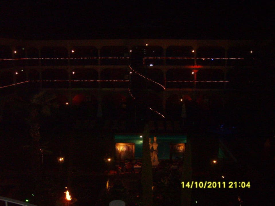 Der "Garten" bei Nacht Hotel El Andaluz Europa-Park