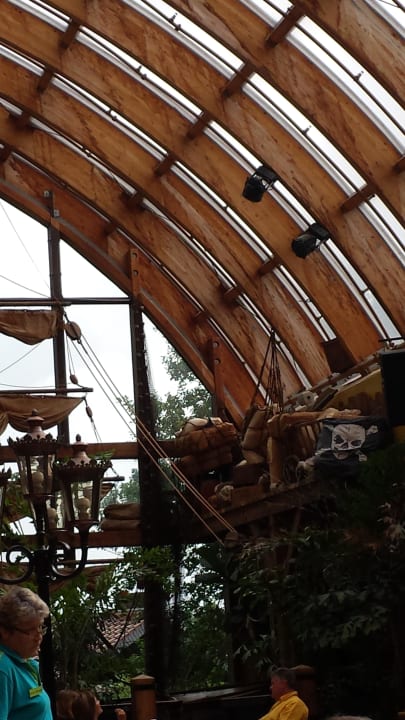 Piratenflagge und Dekoration im Market Dome Center Parcs Park Nordseeküste