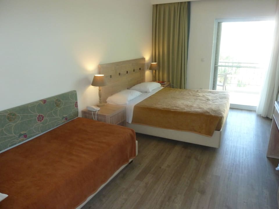 D.- u.Zusatzbett Hotel Portes Beach