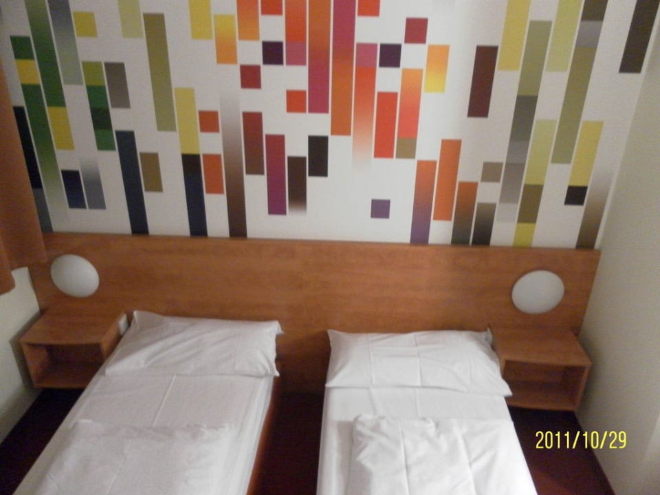 Die Betten im Zimmer B&B Hotel Stuttgart-City
