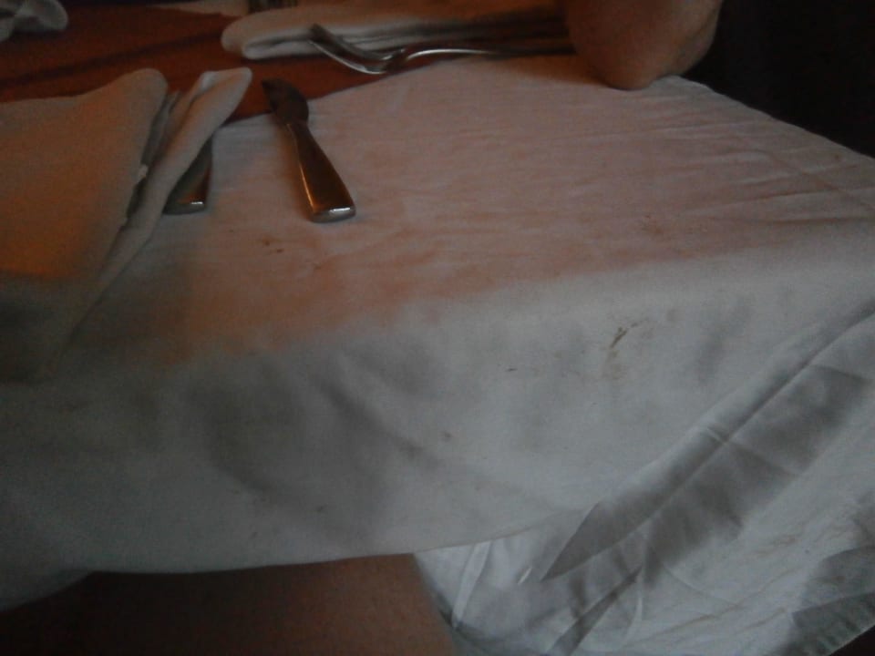 Tisch beim Abendessen im Hauptrestaurant The Grand Hotel Sharm El Sheikh