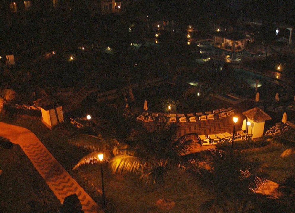 Anlage bei Nacht Hotel Riu Ocho Rios