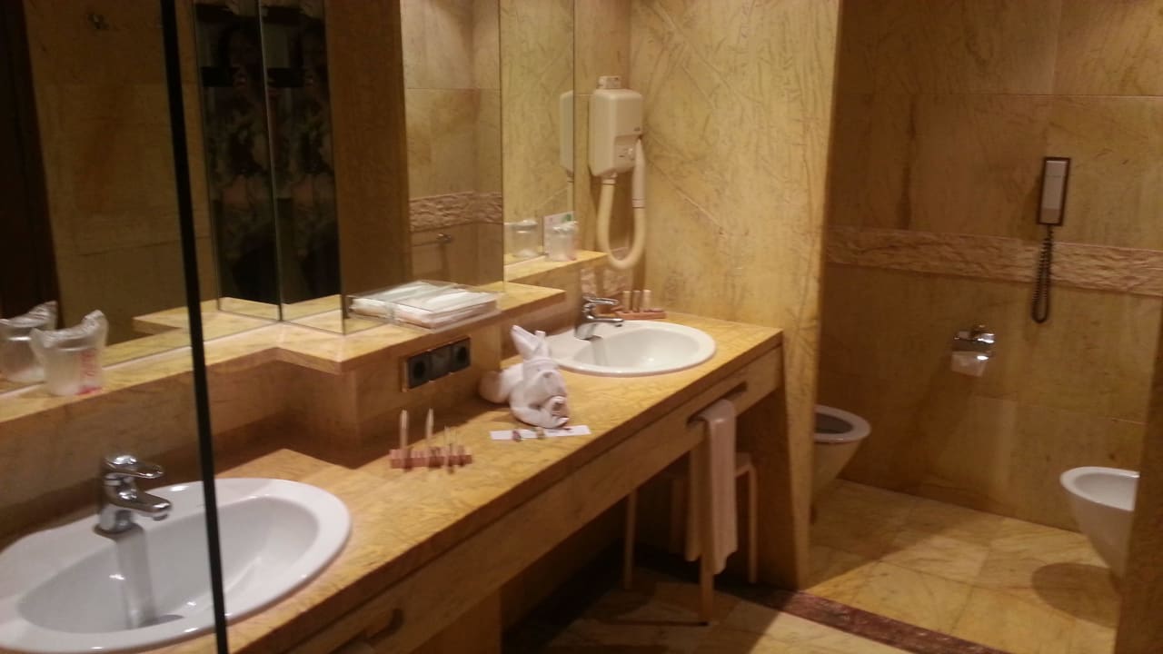 Viel Ablagefläche Hotel Serrano Palace