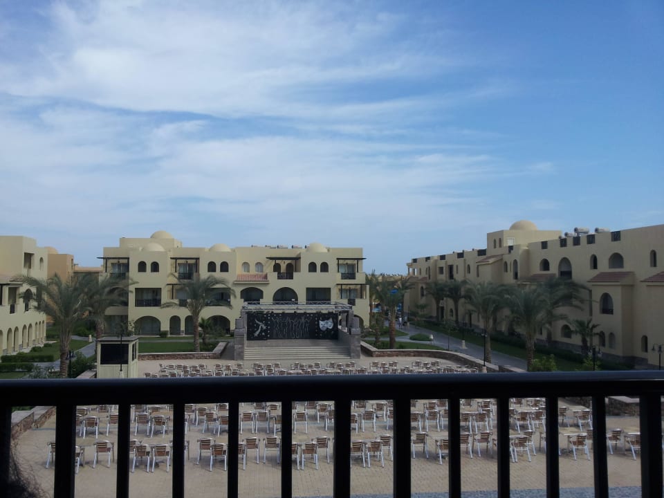 Bühne für allabendliches Unterhaltungsprogramm Stella Garden Resort & Spa, Makadi Bay