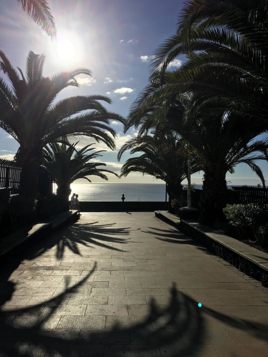 Weg zur Promenade & Strand  alltoura Club Hotel Akeah Broncemar