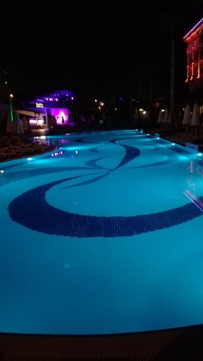 Pool Mary Hotel Side