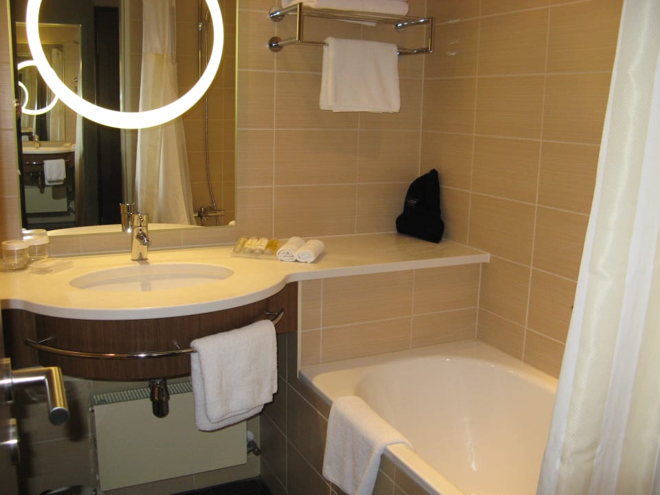Badezimmer Hilton Garden Inn Frankfurt Airport