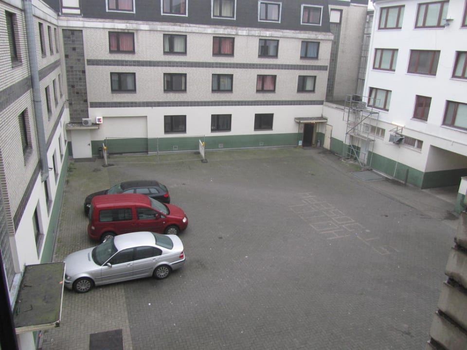 Der Innenhof bzw. Parkplatz des Hotels St.Joseph Hotel Hamburg St.Pauli Kiez Reeperbahn
