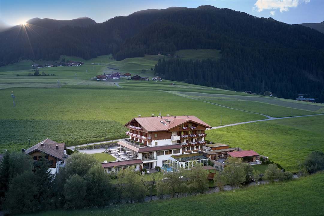 Außenansicht Vitalpina Hotel Magdalenahof