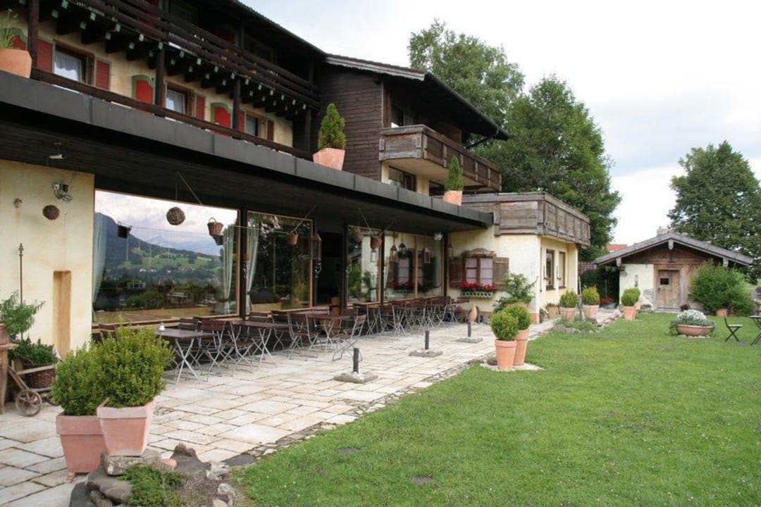 Blick auf die Terrasse und Restaurant Hotel Zugspitzblick