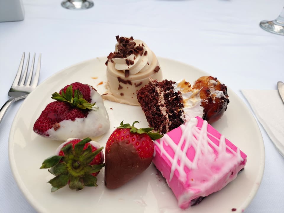 Gastro Emre Beach & Emre Hotel