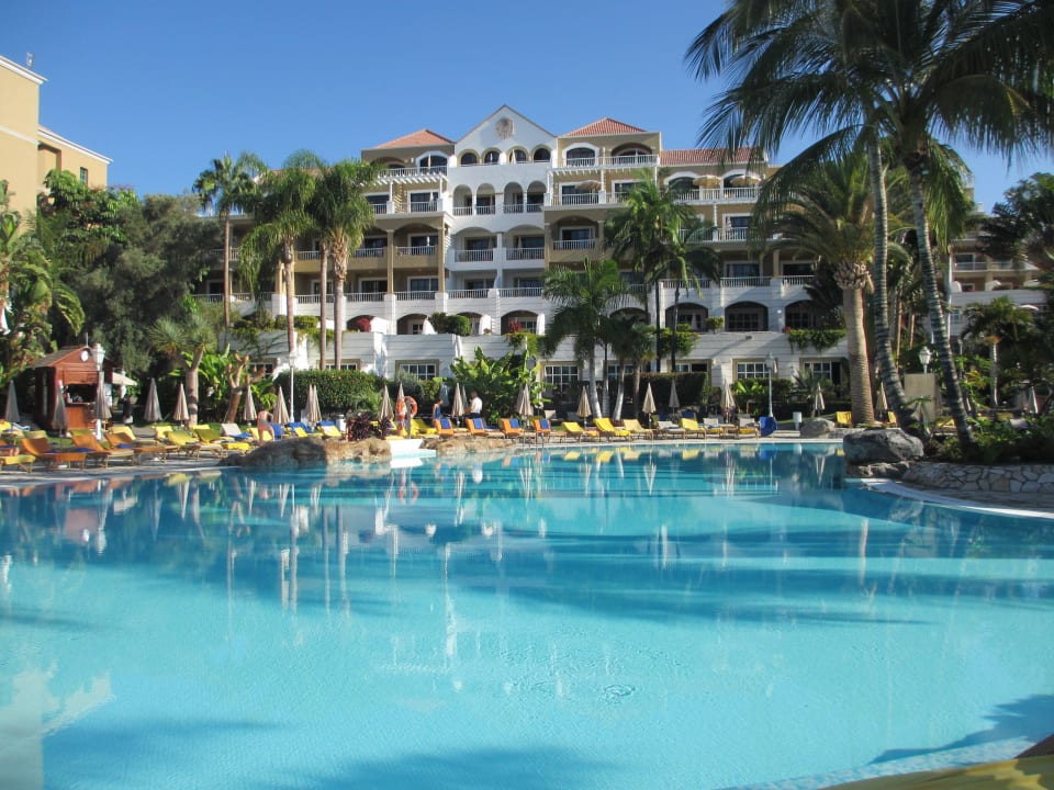 Schöne Poolanlage des Nivaria Adrián Hoteles Jardines de Nivaria