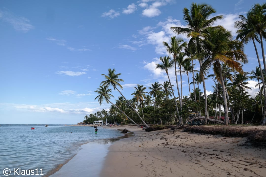 Beach links, Blick auf Hotelstrand Bahia Principe Grand El Portillo