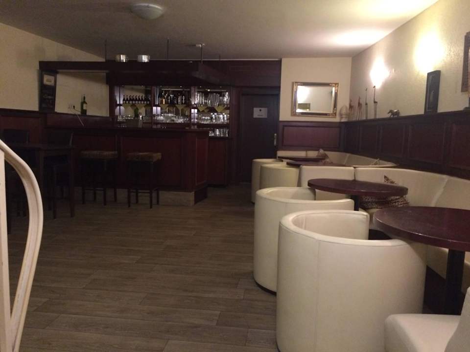 Bar Trip Inn Hotel Ariane