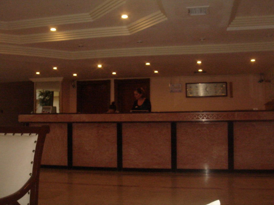 Rezeption Senza Sunset Beach Hotel