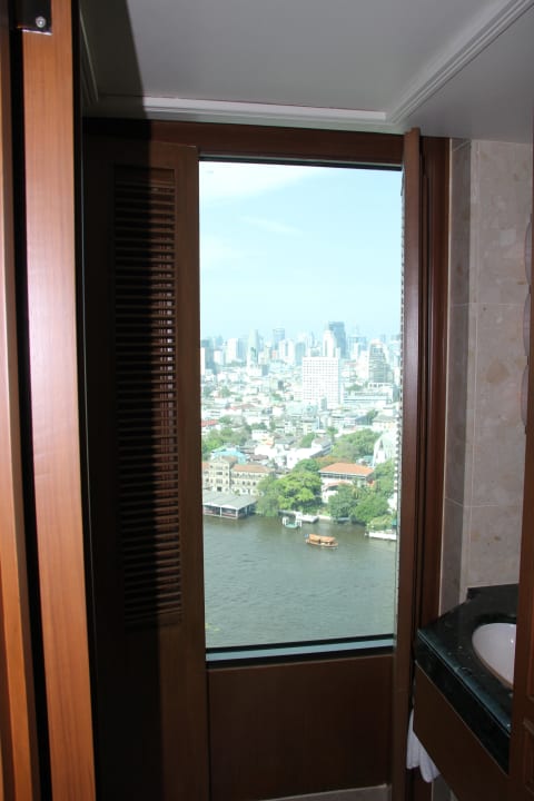 Blick aus dem Toilettenfenster Hotel The Peninsula Bangkok