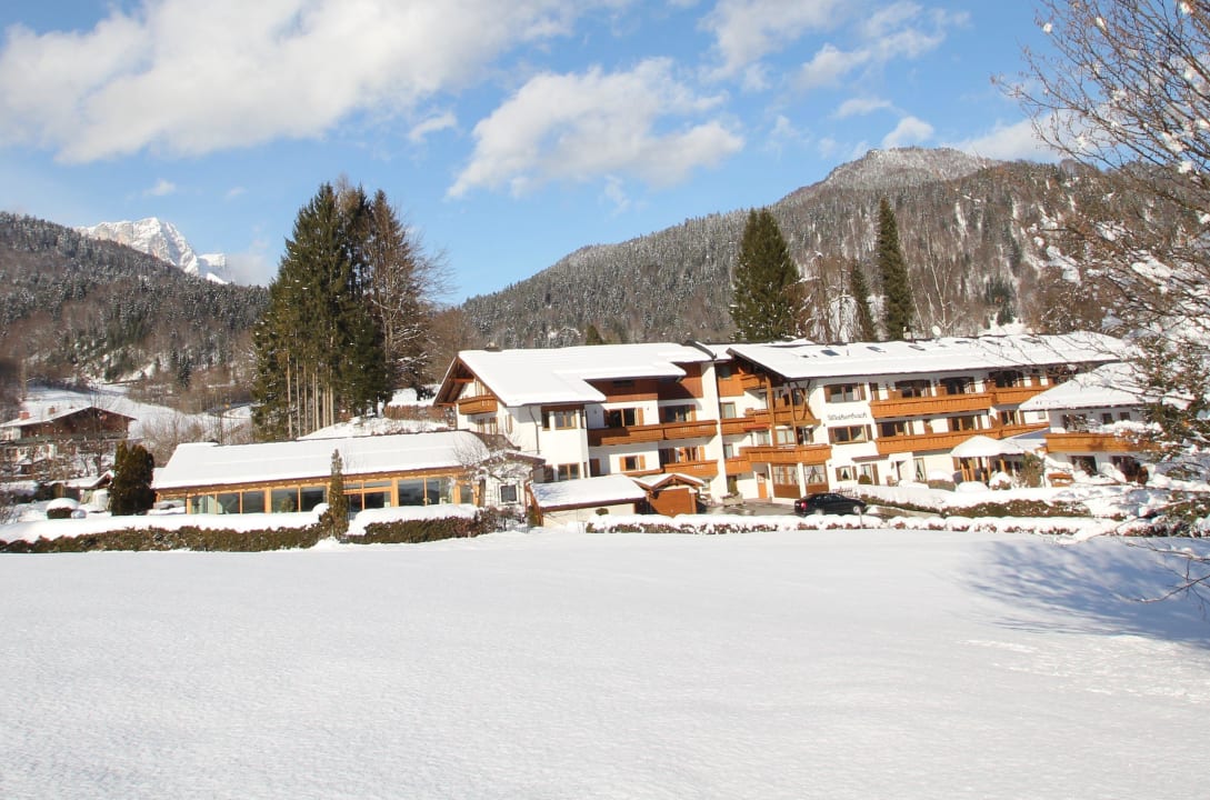 Vom Fußweg zur Ortsmitte Berchtesgaden Alpenhotel & Ferienwohnungen Weiherbach