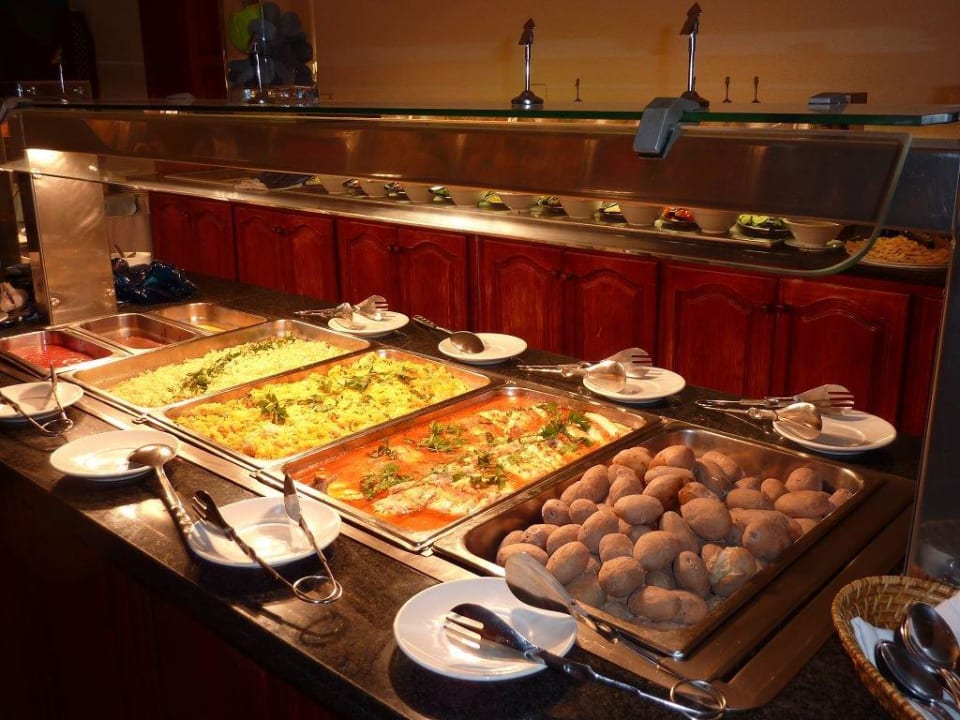 Büffet optisch gut, Speisen gut. BLUESEA Lagos de Cesar