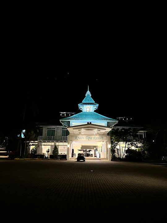 Lobby Hotel Tipa Resort