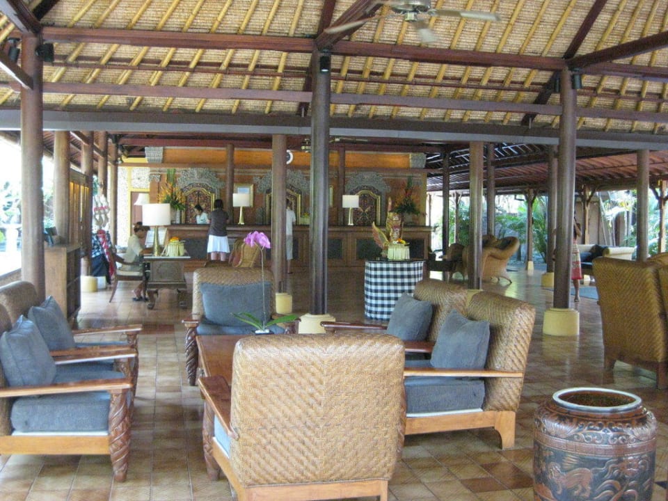 Blick in die Lobby Puri Santrian